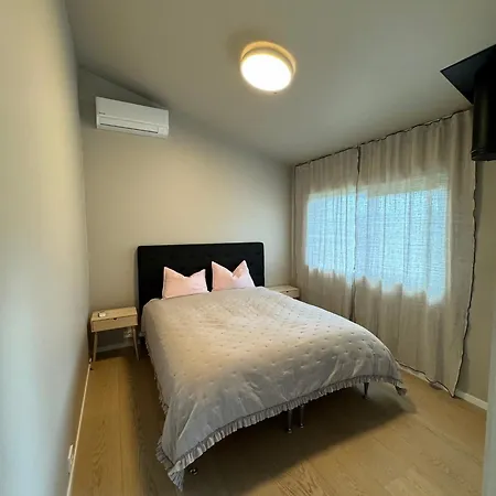 Bright And Airy New House Casa de Férias